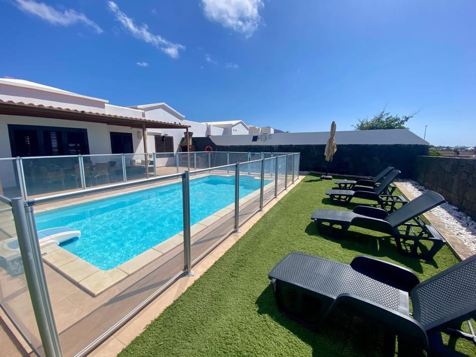 Pool view, Swimming pool, sunbed