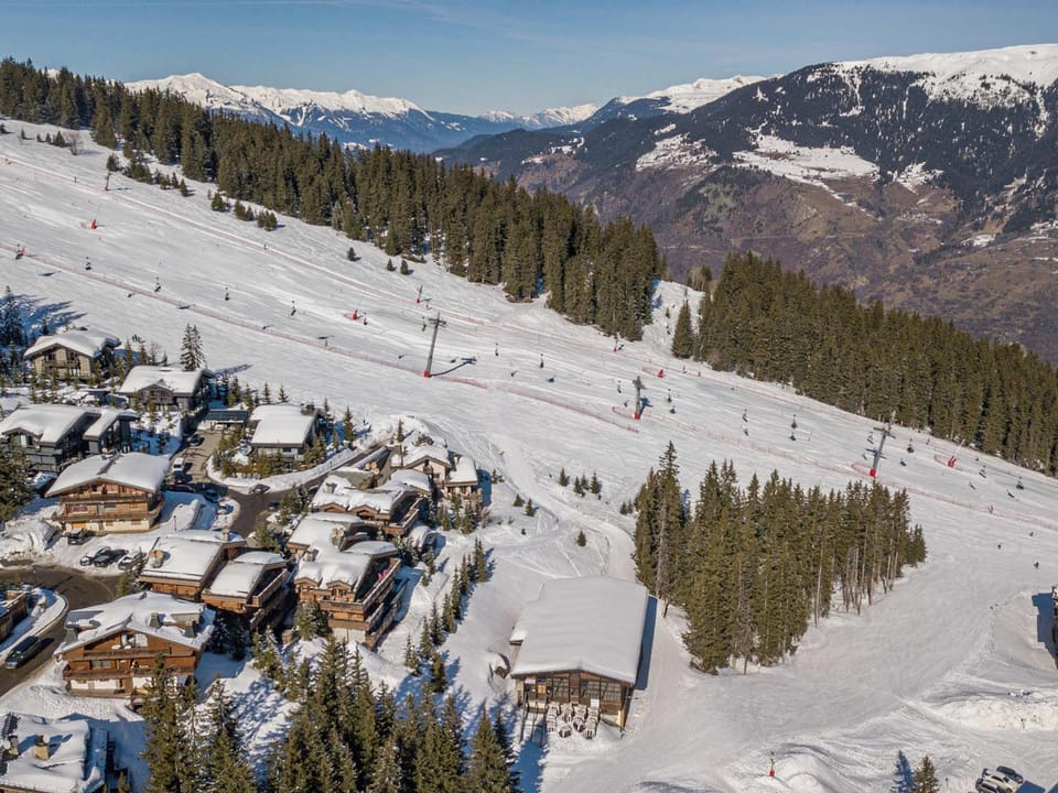 Appartement skis aux pieds avec spa à Courchevel 1850 Apartment in Saint-Bon-Tarentaise