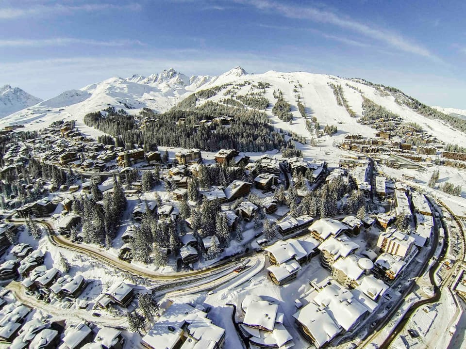 Appartement skis aux pieds avec spa à Courchevel 1850 Apartment in Saint-Bon-Tarentaise