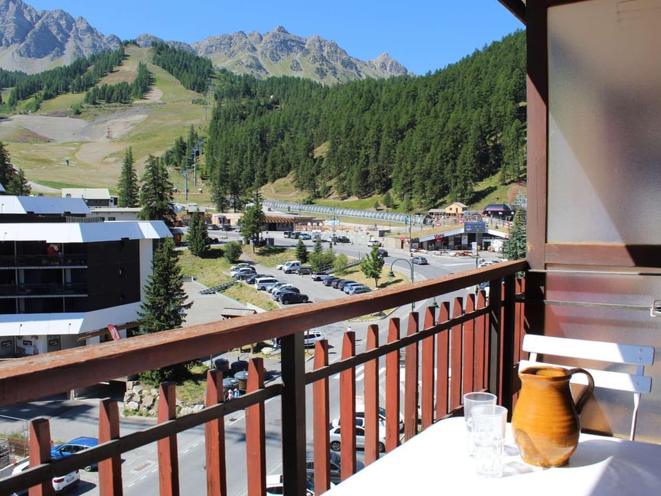 Studio confortable à Vars, 4 couchages, à 100m des pistes, proche commerces, parfait pour vacances - FR-1-330B-195 Apartment in Provence-Alpes-Côte d'Azur