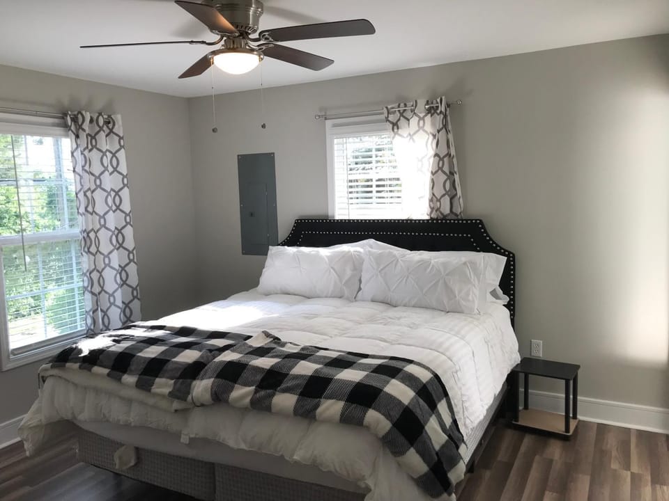 Brand New 3 bedroom 2 bath Home (Built 2022) House in Huntsville