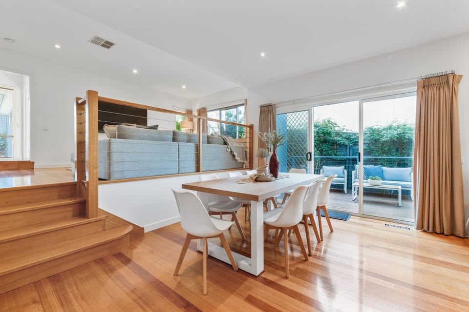 Dining area, heating, air conditioner