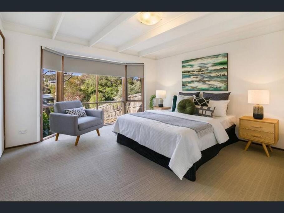 Modern Beach House, Log Fire ,Wineries, Hot Springs and Golf House in Melbourne