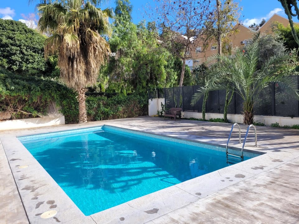 Spring, Off site, Day, Garden, Solarium, Garden view, Pool view, Swimming pool, sunbed