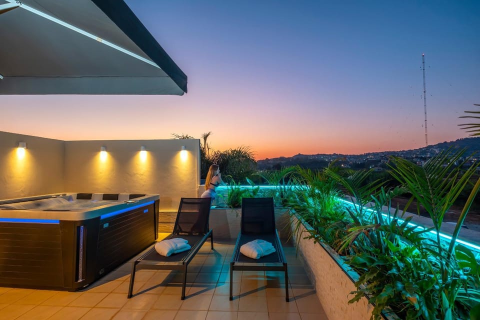 Patio, Natural landscape, Hot Tub, View (from property/room), Balcony/Terrace, Mountain view, Location, Sunset, sunbed