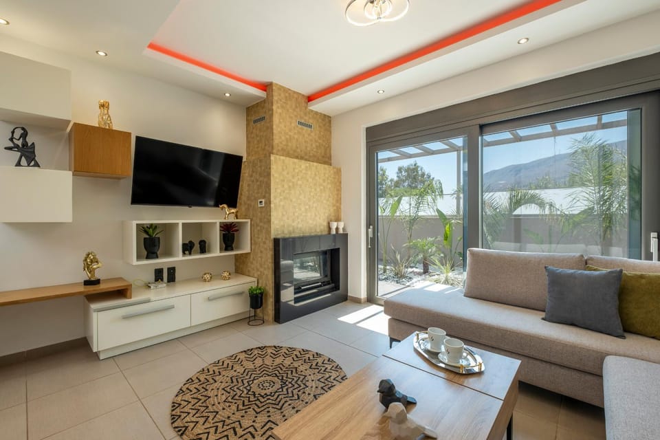 TV and multimedia, Living room, Seating area, Garden view, fireplace