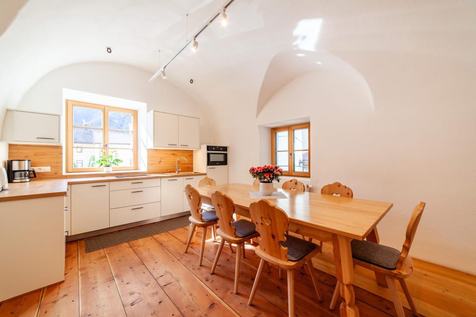 Property building, Kitchen or kitchenette, Living room