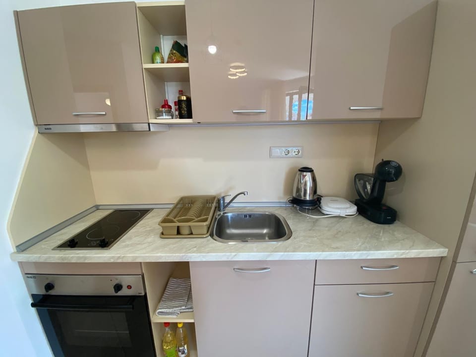 Kitchen or kitchenette, Communal kitchen