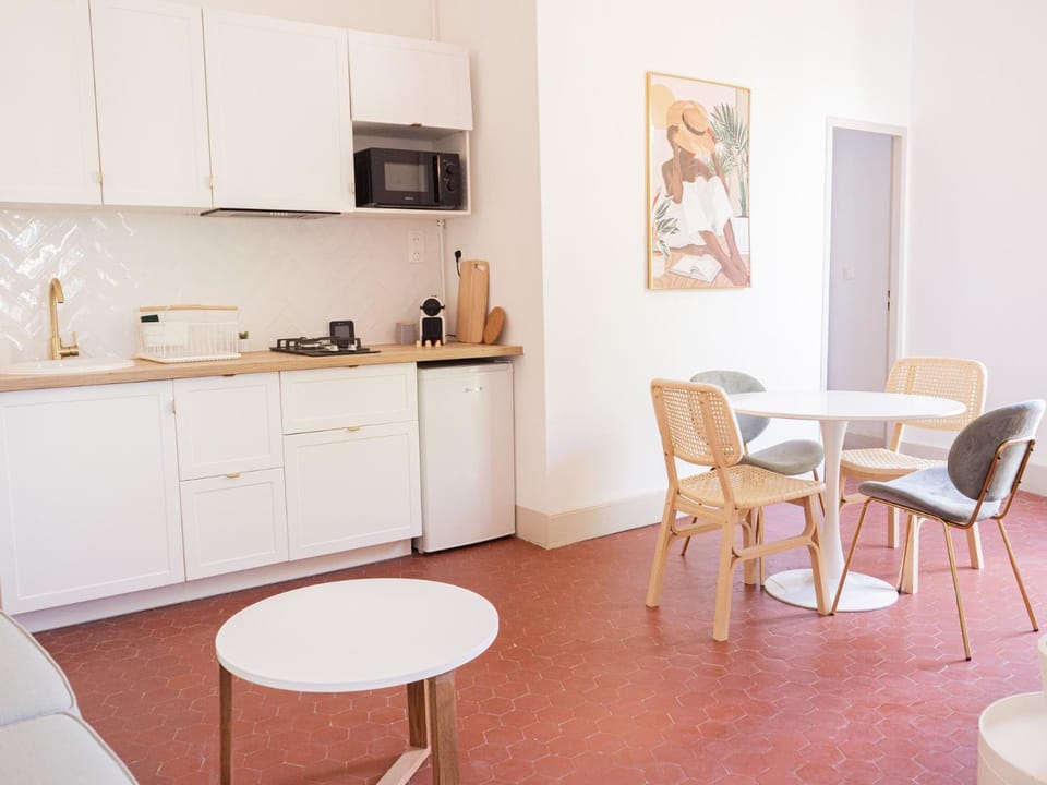 Kitchen or kitchenette