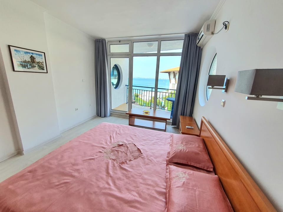 Bed, Balcony/Terrace, Photo of the whole room, Bedroom, Sea view