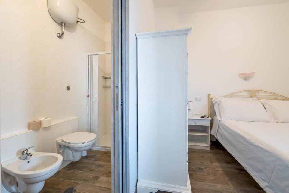 Bathroom, Photo of the whole room