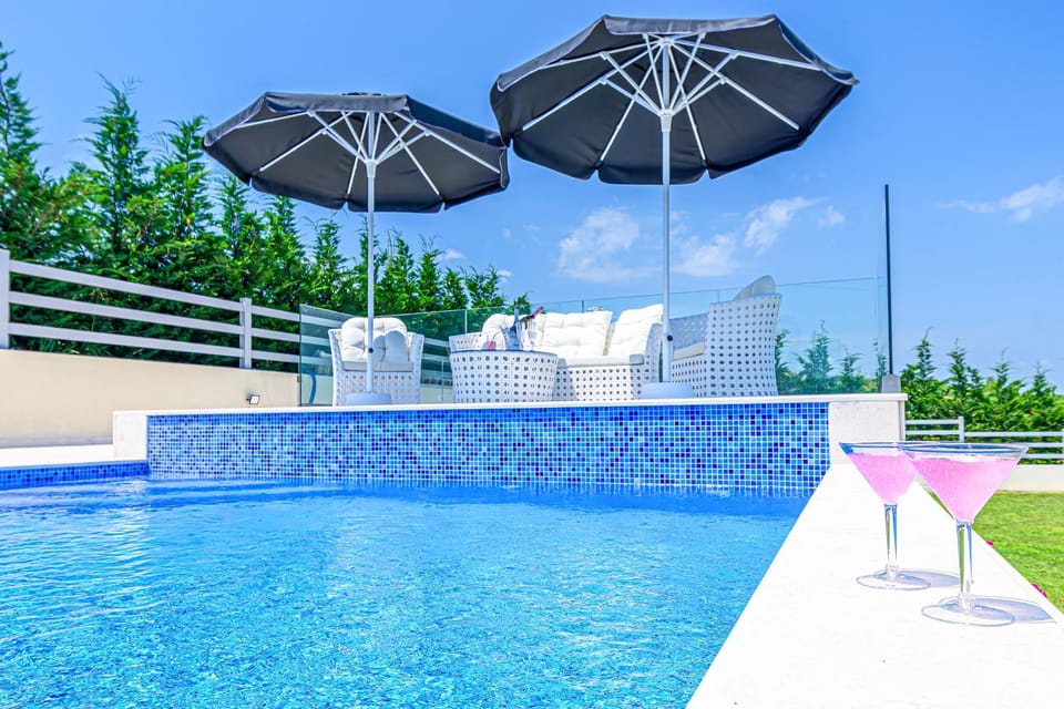 Day, Garden, Garden view, Pool view, Swimming pool, sunbed