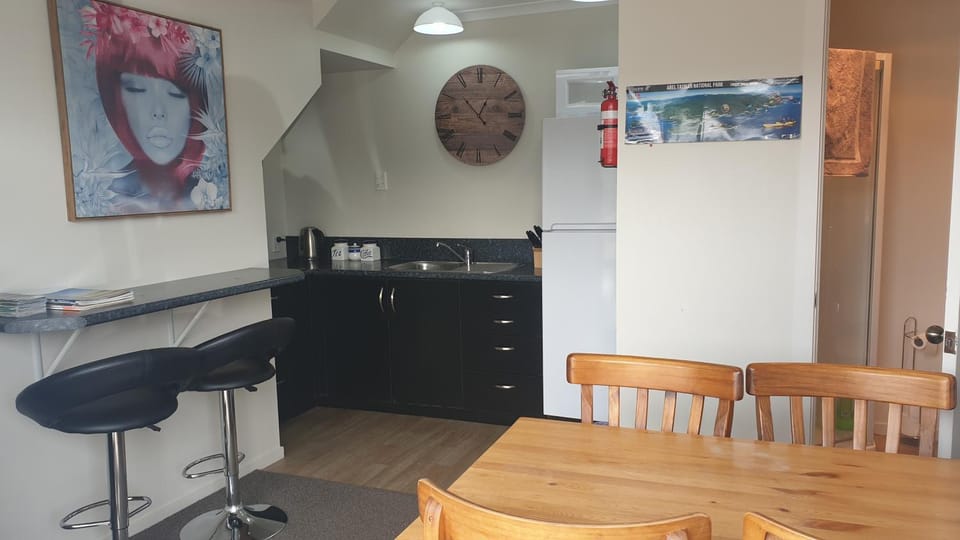 Kitchen or kitchenette, Dining area, kitchen