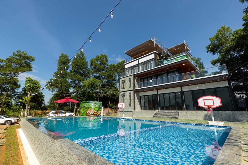 Property building, Swimming pool, Swimming pool