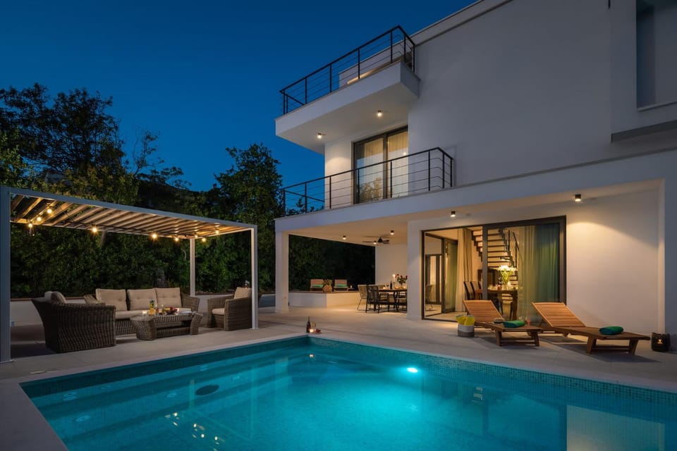 Property building, Swimming pool