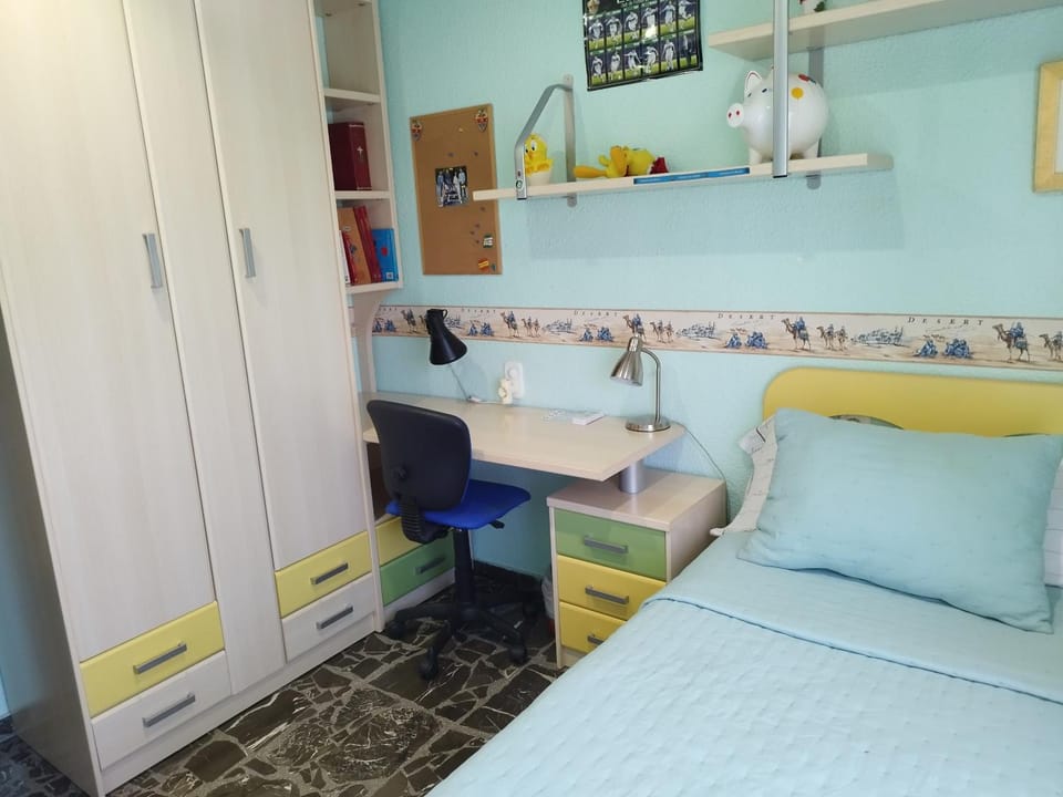 Bed, Photo of the whole room, Bedroom, heating, wardrobe, air conditioner