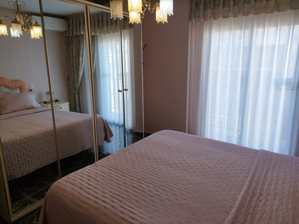 Bed, Photo of the whole room, Bedroom, heating, air conditioner