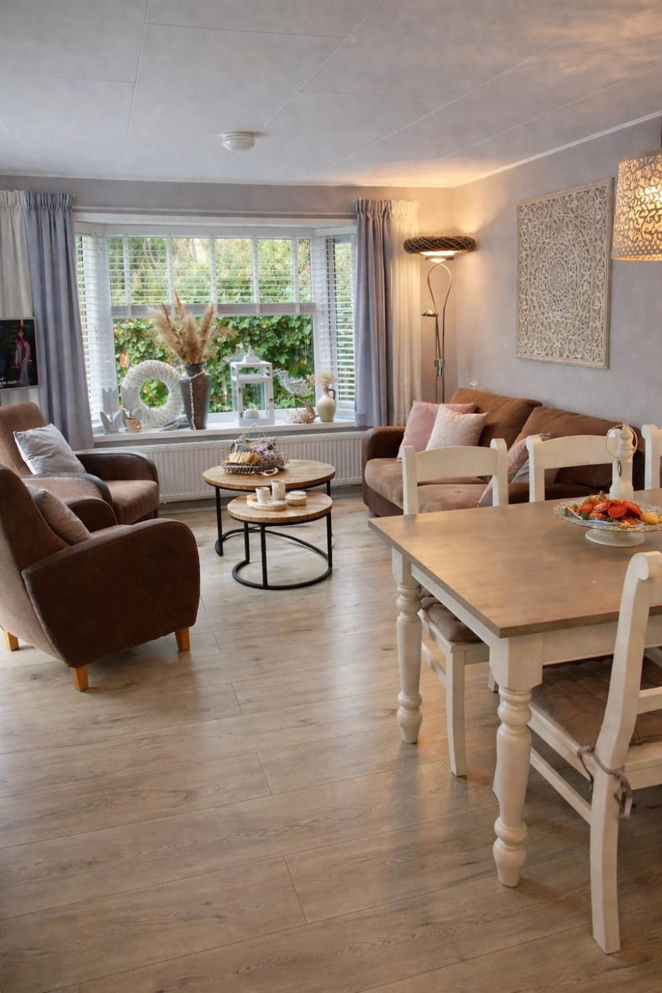 Luxe Chalet met prachtig terras op de Veluwe , veel privacy Chalet in Hoenderloo