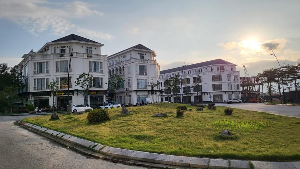 Property building, Natural landscape, Garden, Garden view, Location