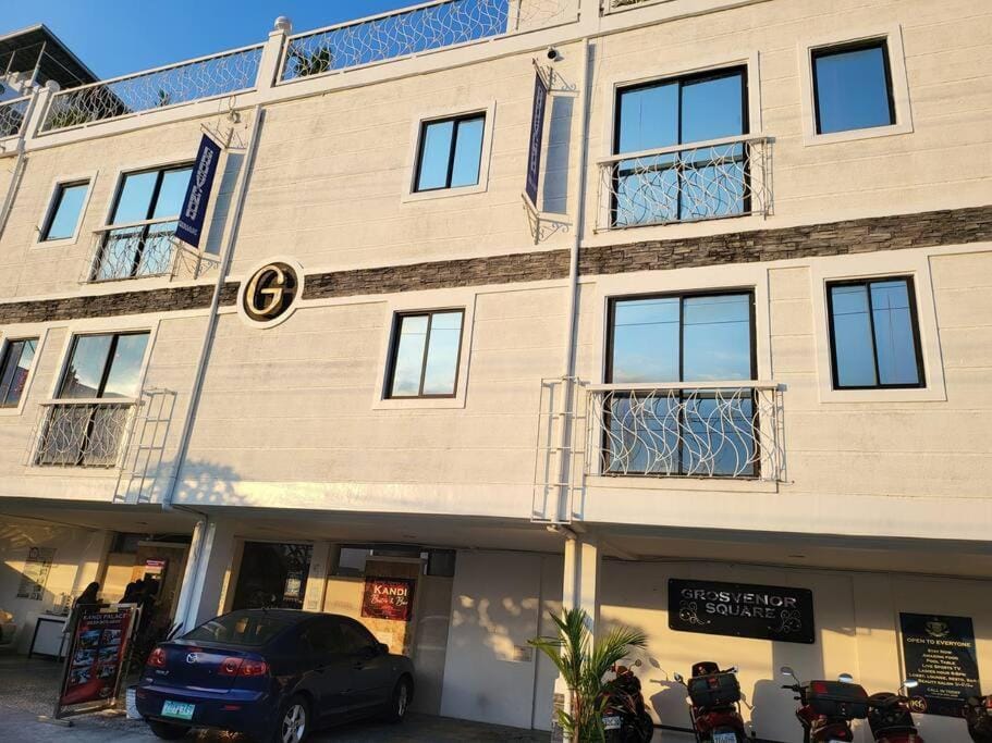 Sheryll Escapes - Kandi Resort-type Spacious 1 BR loft with Netflix and free Housekeeping Apartment in Angeles