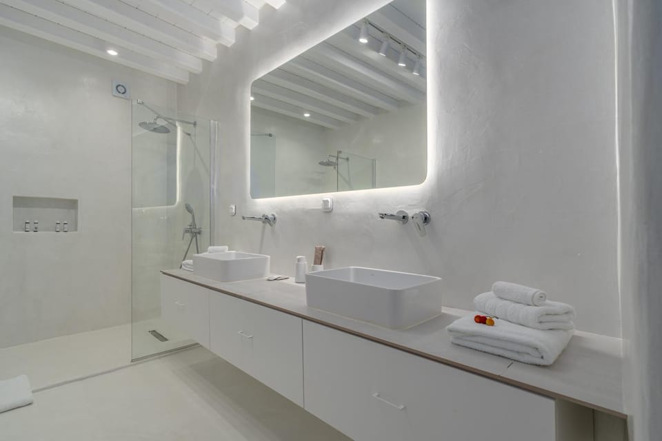 Rabagas Suites - In The Heart of Sifnos House in Milos