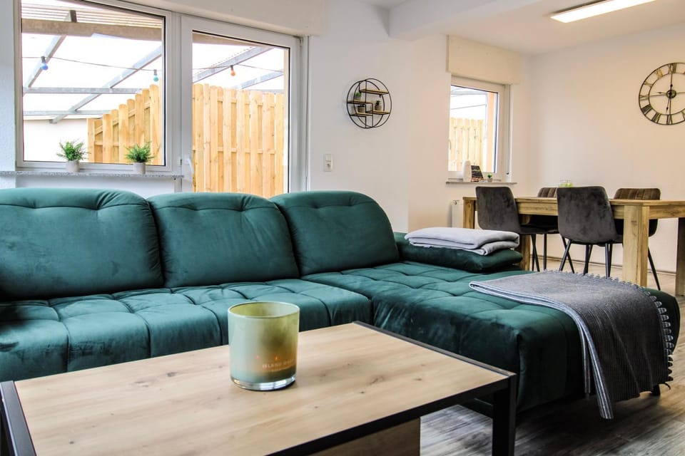 View (from property/room), Balcony/Terrace, Living room, Seating area, Dining area
