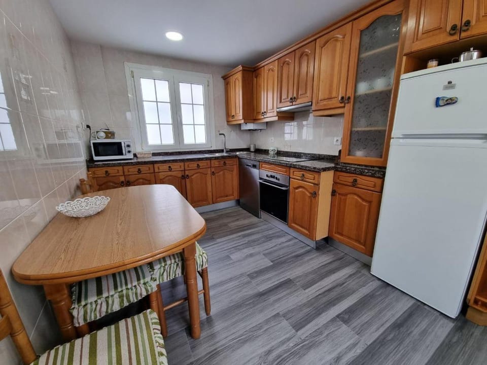 153A 3 dormitorios Barrio de La Arena con parking by R2R Consulting Apartment in Gijón