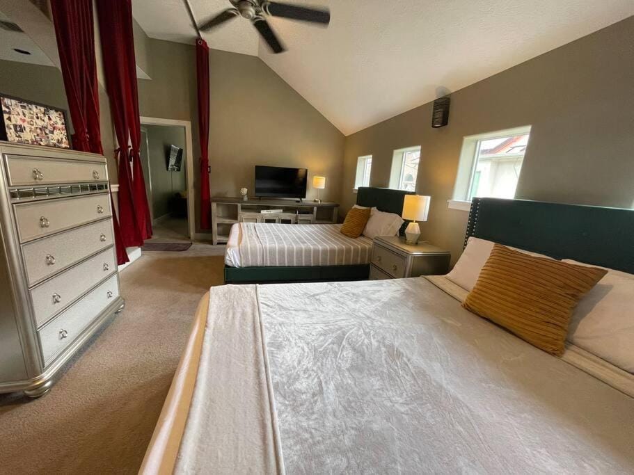 WANDERLUST villa near GALLERIA MALL Villa in Houston