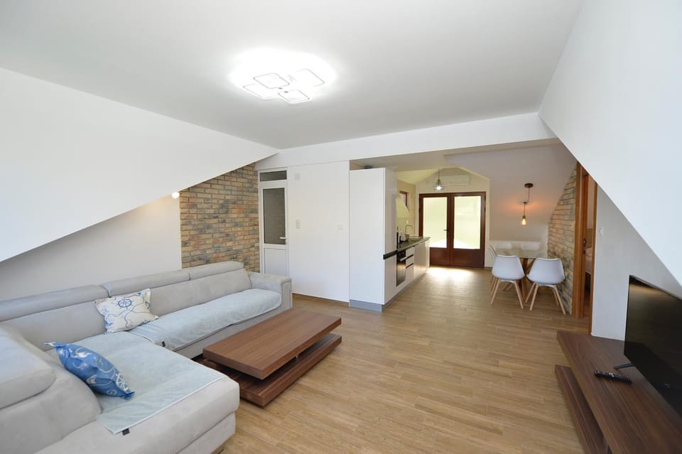 Living room, Photo of the whole room, Seating area
