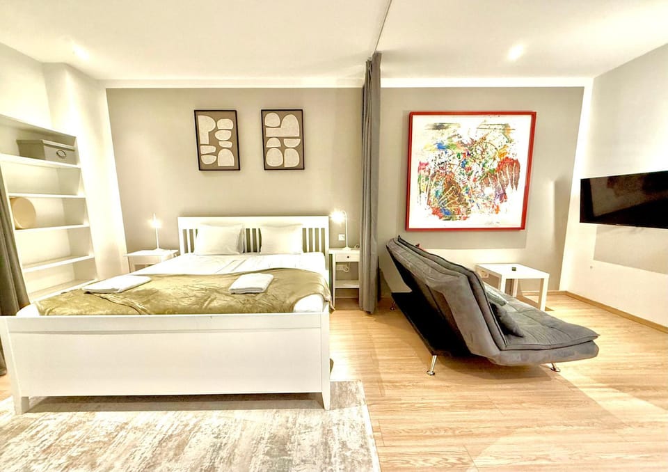 Bed, TV and multimedia, Living room, Bedroom