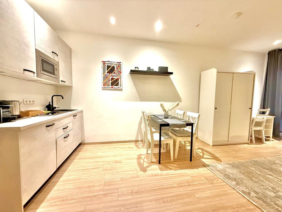 Kitchen or kitchenette, Seating area, Dining area