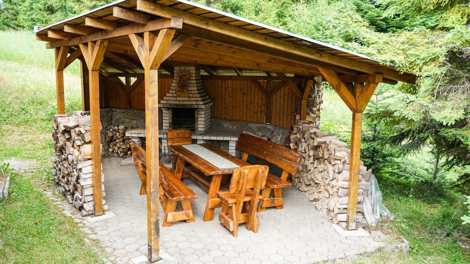 Patio, Spring, Day, Natural landscape, BBQ facilities, Garden, Dining area