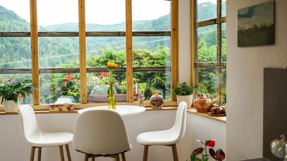 Natural landscape, Seating area, Dining area, Garden view, Mountain view