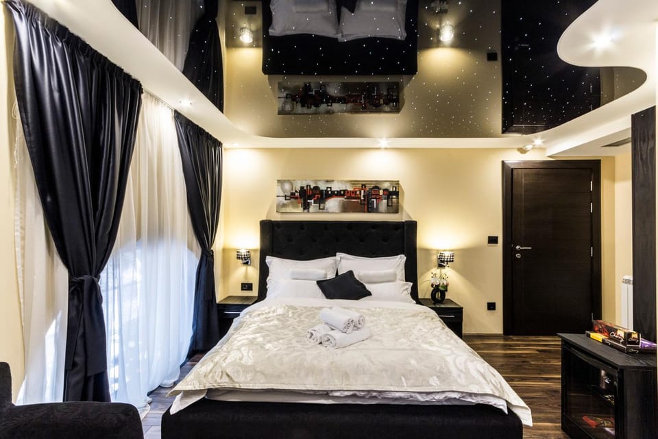 Bed, Photo of the whole room, Bedroom