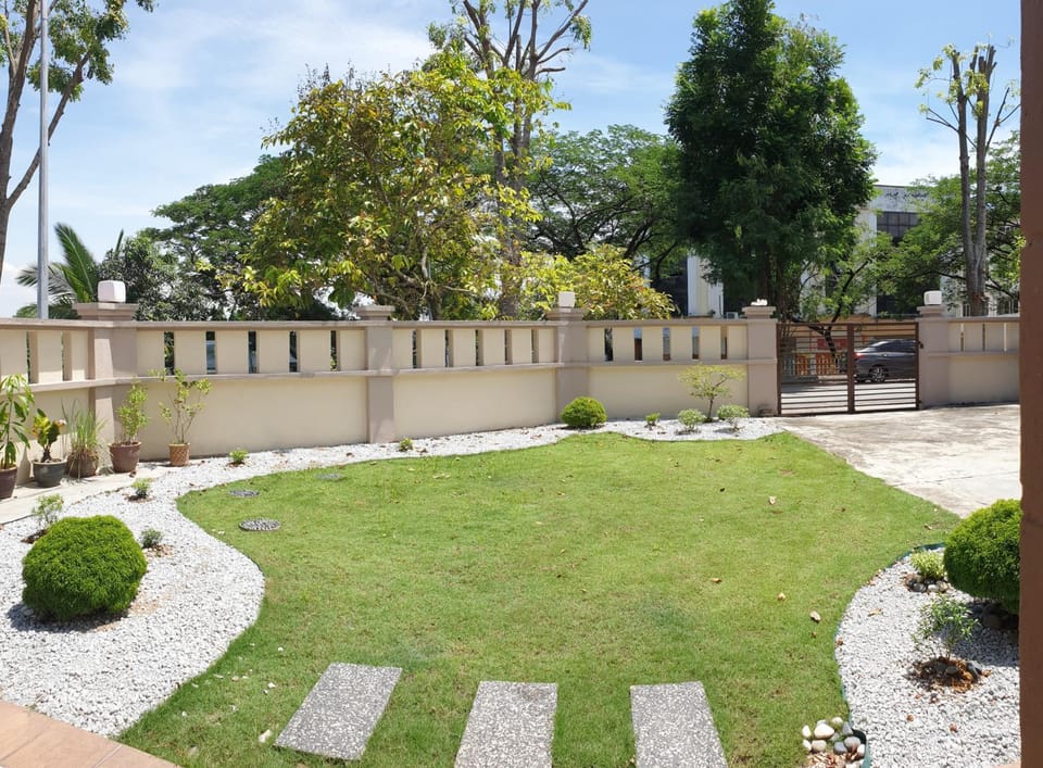 Airport Garden Stay #corner hoise 5 rooms #free wifi #parking #tv chanel Villa in Selangor, Malaysia