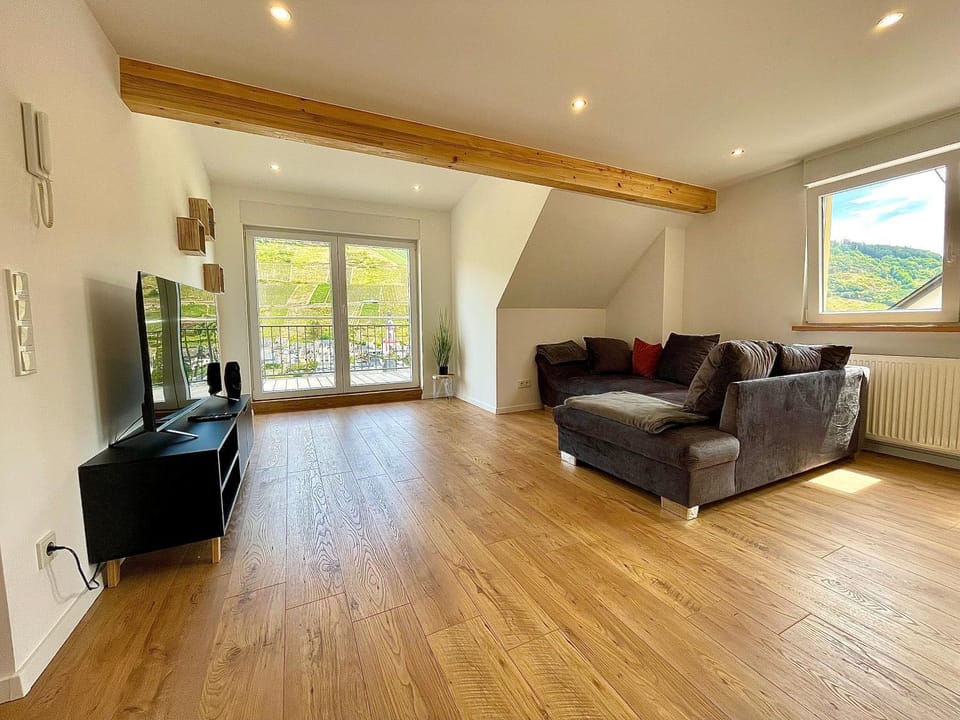 Communal lounge/ TV room, TV and multimedia, Living room, Seating area