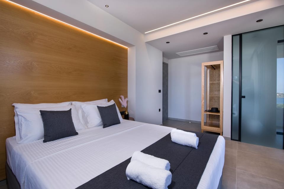 Bed, Photo of the whole room, Bedroom, towels, wardrobe