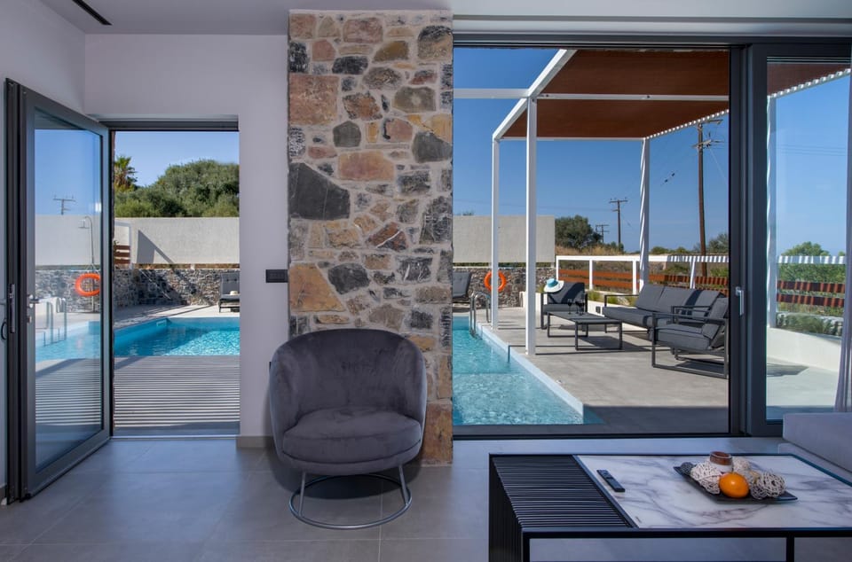 Patio, Day, View (from property/room), Balcony/Terrace, Living room, Seating area, Pool view, Swimming pool, sunbed