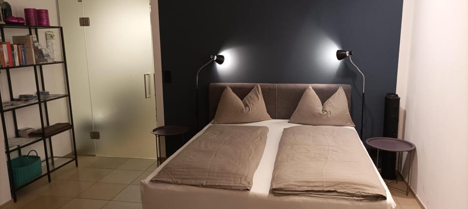 Bed, Living room, Photo of the whole room, Seating area, Bedroom