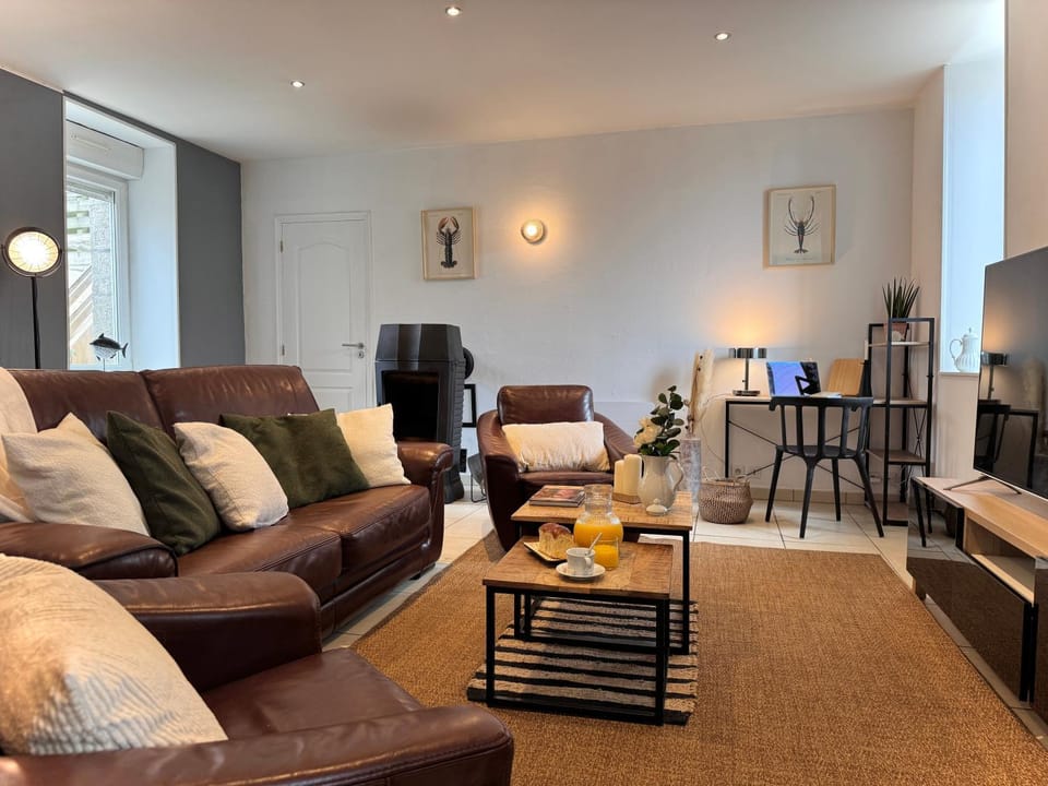 Communal lounge/ TV room, Living room, Seating area