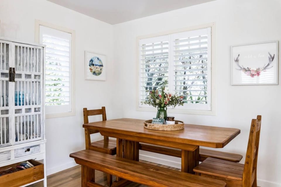 Kowhai Cottage & Studio House in Raglan
