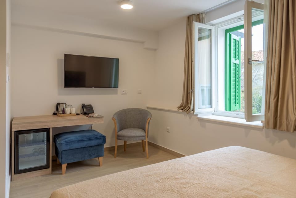 Bed, TV and multimedia, Coffee/tea facilities, Photo of the whole room, Bedroom