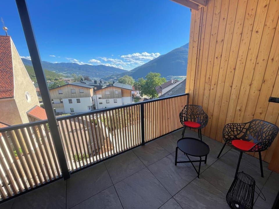 Balcony/Terrace, Mountain view