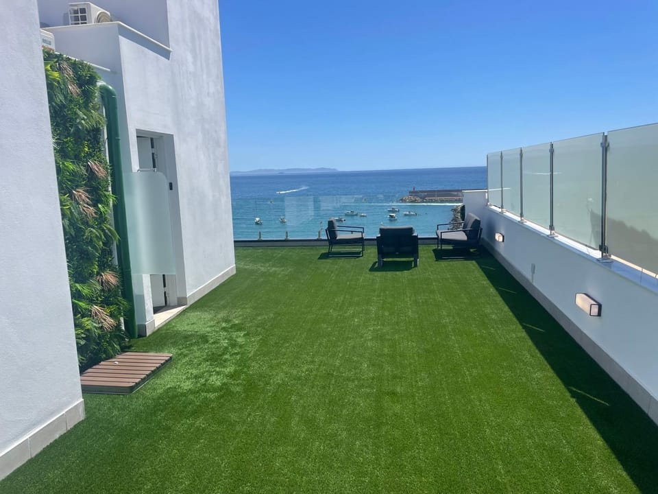 Property building, Spring, Day, Garden, Evening entertainment, Garden view, Sea view