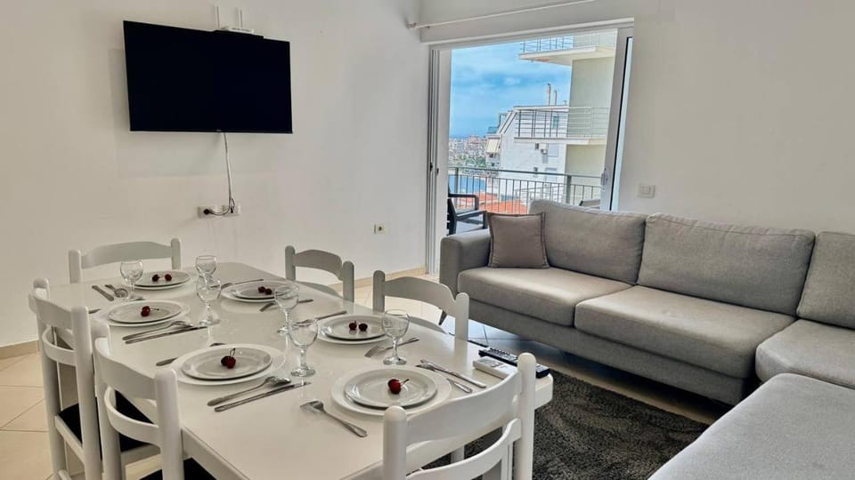 TV and multimedia, Living room, Seating area, Dining area, Evening entertainment