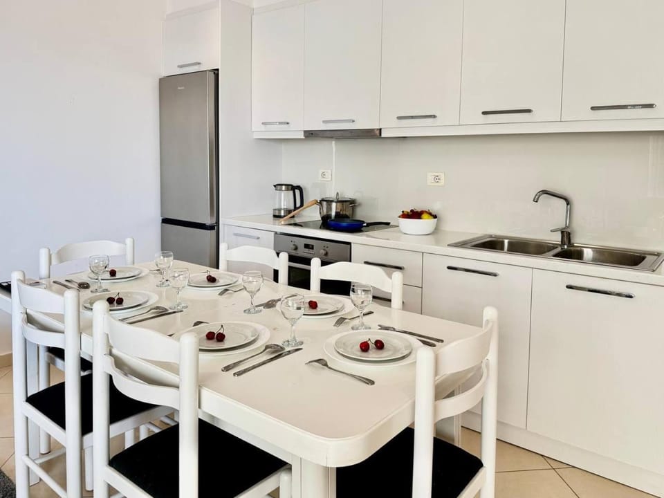 Kitchen or kitchenette, Dining area, Food, stove