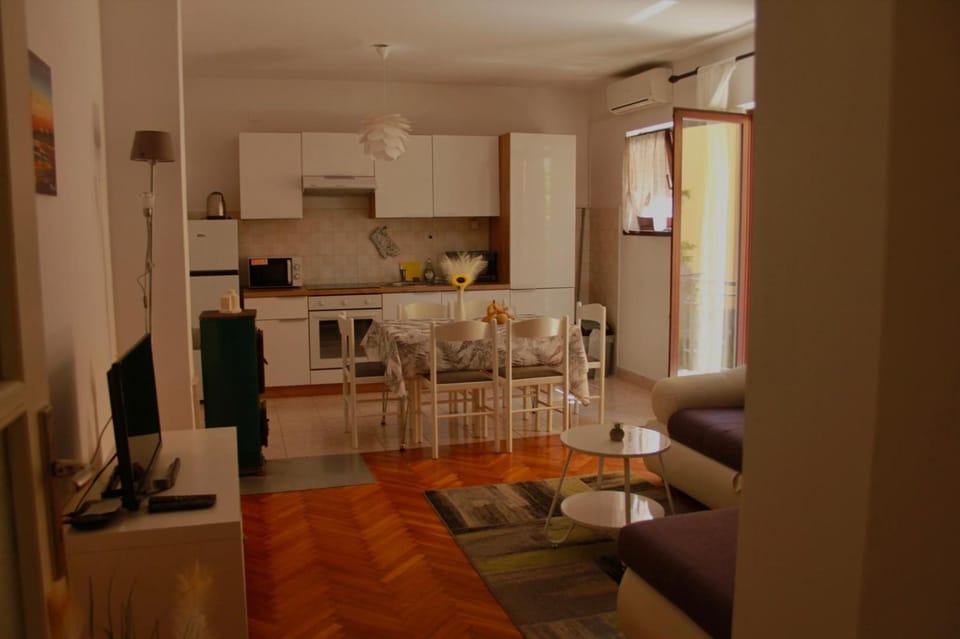 Living room, kitchen, kitchen