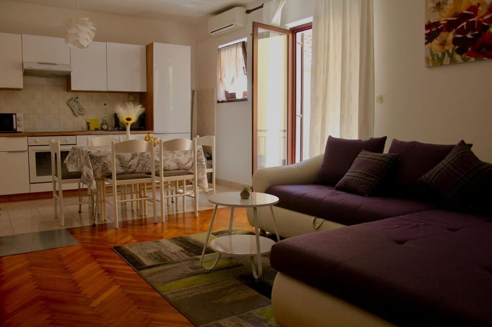 Living room, kitchen, kitchen
