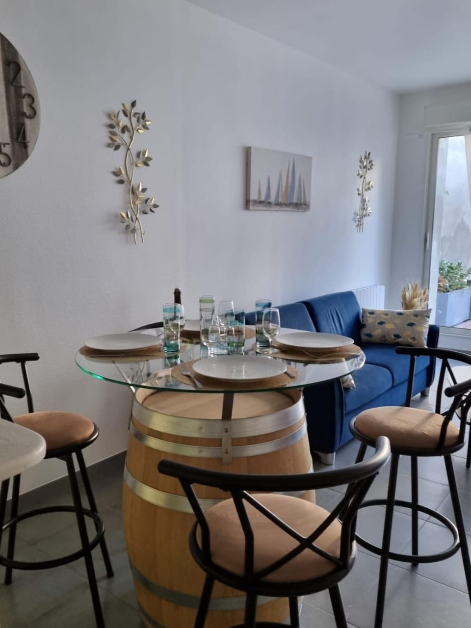 Seating area, Dining area