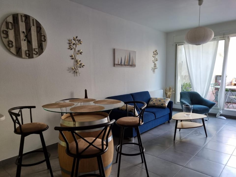 Living room, Dining area